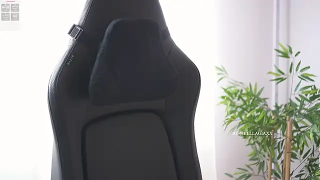 Snapshot of BellaGiaxx chatting on October 6, 2025, 9:32 am BellaGiaxx online show from October 6, 2025, 9:32 am