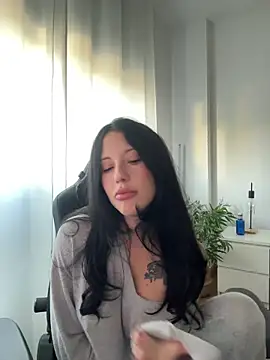 BellaGiaxx online show from December 3, 2025, 3:22 pm