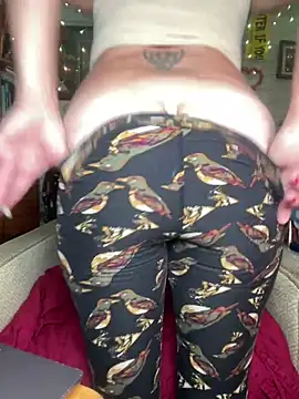 Snapshot of TrenaAnne chatting on October 21, 2025, 2:27 pm TrenaAnne online show from October 21, 2025, 2:27 pm