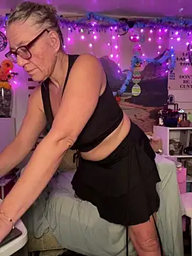 TrenaAnne online show from March 31, 2026, 9:17 pm