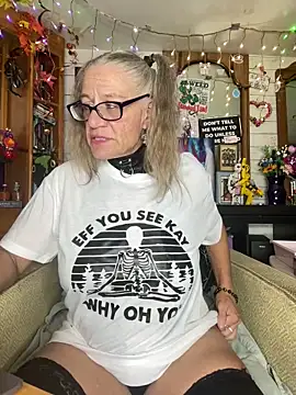 Snapshot of TrenaAnne chatting on October 11, 2025, 12:22 am TrenaAnne online show from October 11, 2025, 12:22 am