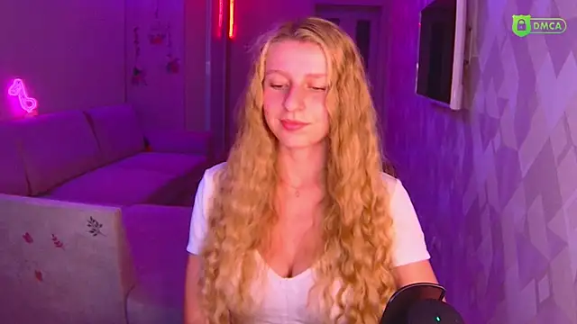 Snapshot of AmaliaQueen chatting on October 27, 2025, 2:18 pm AmaliaQueen online show from October 27, 2025, 2:18 pm