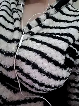 Snapshot of Zanoba-16 chatting on March 22, 2025, 12:04 pm Zanoba-16 online show from March 22, 2025, 12:04 pm