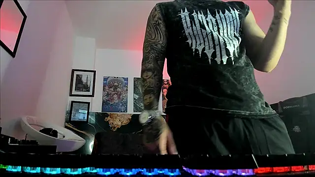 Snapshot of Sisoyalejo420 chatting on September 14, 2025, 6:58 am Sisoyalejo420 online show from September 14, 2025, 6:58 am