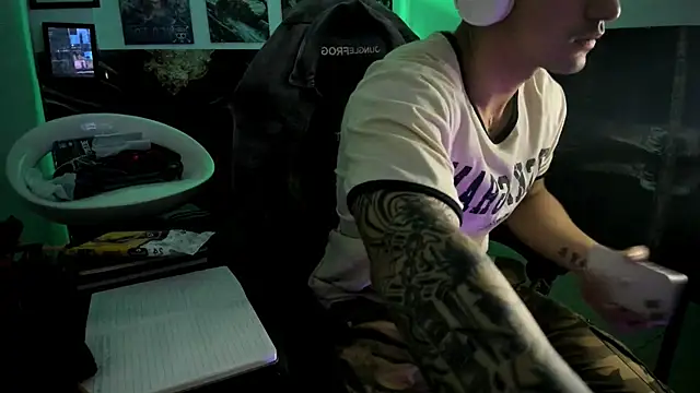 Snapshot of Sisoyalejo420 chatting on October 9, 2025, 2:56 am Sisoyalejo420 online show from October 9, 2025, 2:56 am