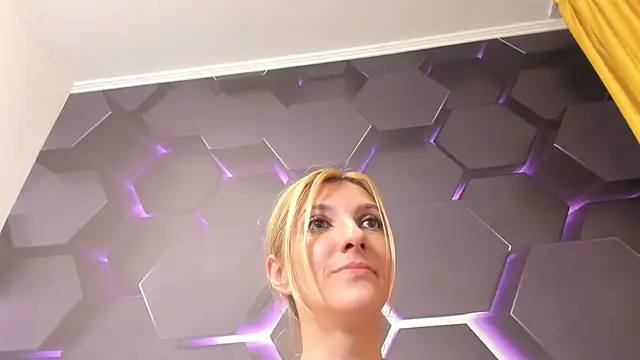 Snapshot of RileyLanna chatting on February 21, 2025, 10:50 am RileyLanna online show from February 21, 2025, 10:50 am