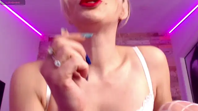 Snapshot of RileyLanna chatting on October 4, 2025, 3:30 am RileyLanna online show from October 4, 2025, 3:30 am