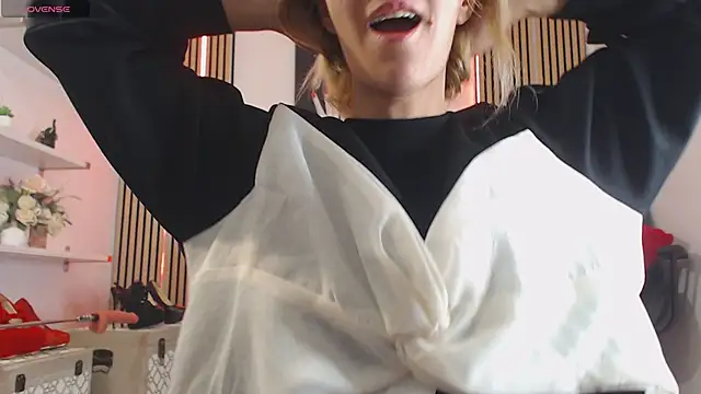 RileyLanna online show from November 9, 2025, 3:32 am