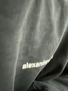 POCARI SWEAT online show from April 15, 2026, 3:01 am