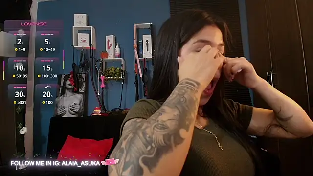 Snapshot of Alaia_Asuka chatting on February 17, 2025, 12:22 am Alaia Asuka online show from February 17, 2025, 12:22 am