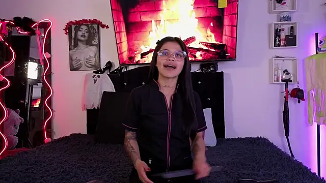 Snapshot of Alaia_Asuka chatting on October 19, 2025, 11:18 pm Alaia Asuka online show from October 19, 2025, 11:18 pm