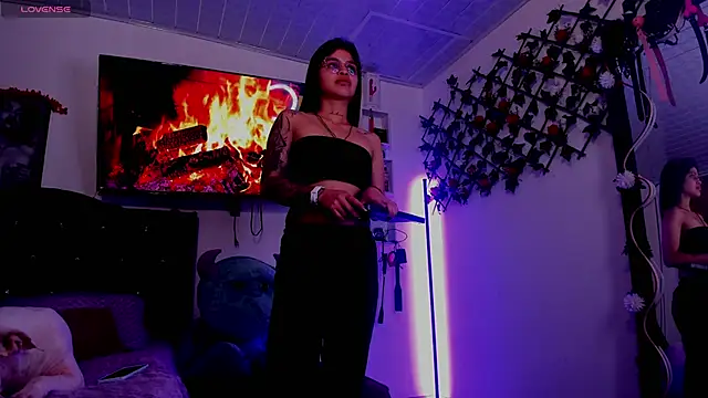 Snapshot of Alaia_Asuka chatting on September 24, 2025, 12:40 am Alaia Asuka online show from September 24, 2025, 12:40 am