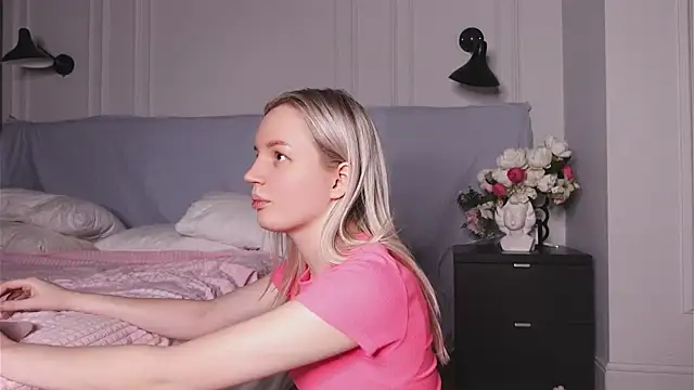 Beatrica Klein online show from February 4, 2025, 6:06 pm