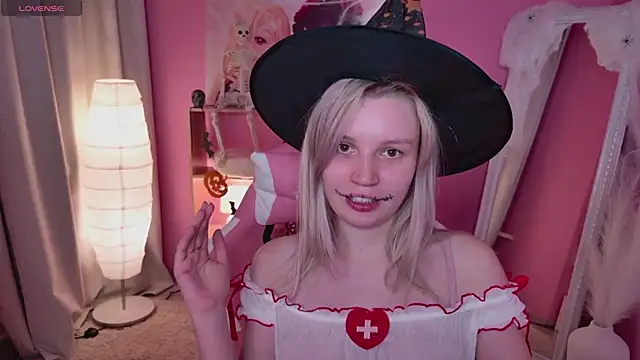 Beatrica Klein online show from October 28, 2025, 3:55 pm