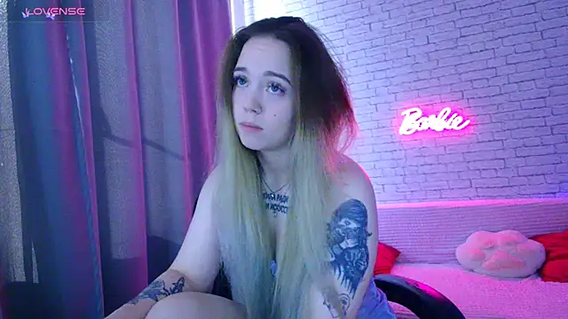 Snapshot of -Stacyy- chatting on October 18, 2025, 5:09 am -Stacyy- online show from October 18, 2025, 5:09 am