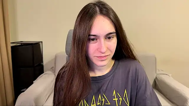 AliceKolltt online show from April 10, 2026, 9:00 pm