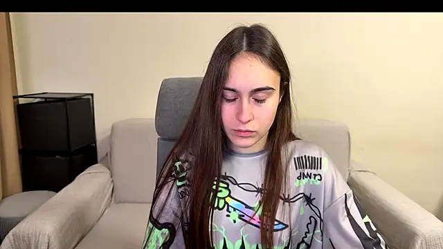 AliceKolltt online show from December 3, 2025, 1:54 pm