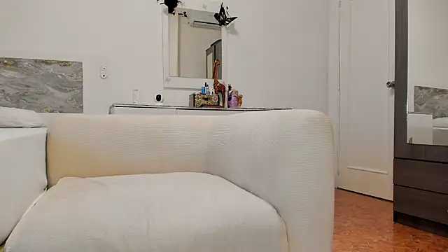 Snapshot of anisialuna_ chatting on October 15, 2025, 6:22 am anisialuna  online show from October 15, 2025, 6:22 am