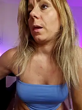 angela 88 online show from November 28, 2025, 1:44 pm