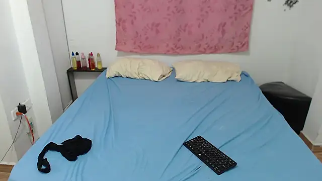 Snapshot of Selena_sweett chatting on September 23, 2025, 10:28 pm Selena sweett online show from September 23, 2025, 10:28 pm