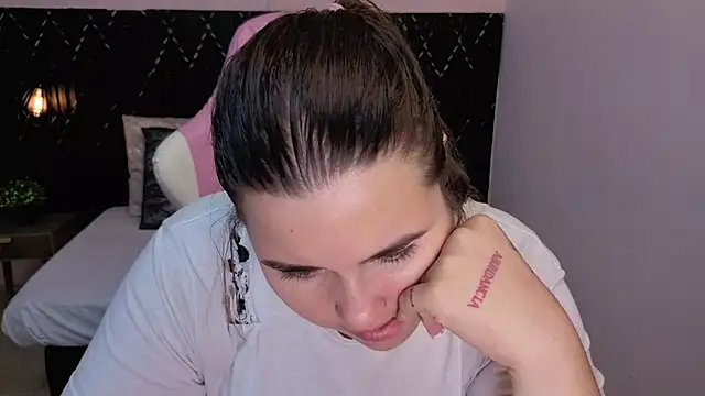 Aabby lee online show from April 9, 2026, 7:31 pm