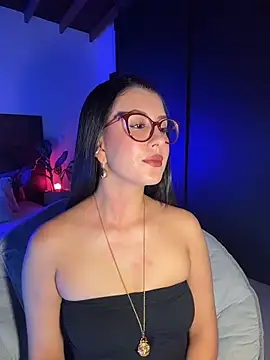 EmaSaenz online show from September 23, 2025, 8:38 pm