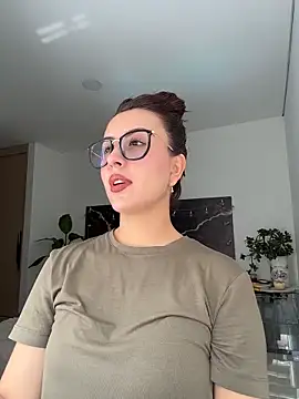 Snapshot of EmaSaenz chatting on February 18, 2026, 6:04 pm EmaSaenz online show from February 18, 2026, 6:04 pm