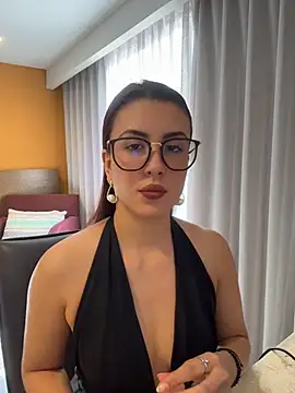 Snapshot of EmaSaenz chatting on May 28, 2026, 9:43 pm EmaSaenz online show from May 28, 2026, 9:43 pm