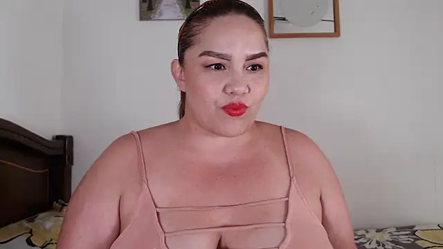 antoniamoreno82 online show from April 20, 2026, 8:32 pm