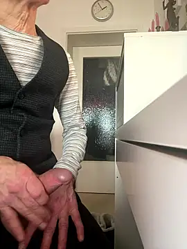 Frank22xx online show from January 12, 2026, 12:56 pm