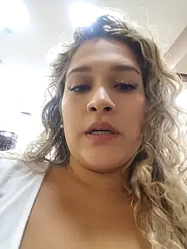 Sara smiiith211 online show from January 8, 2025, 10:48 pm