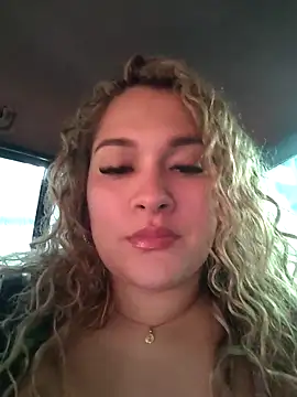 Sara smiiith211 online show from December 17, 2025, 11:48 am