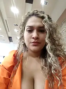 Sara smiiith211 online show from January 12, 2025, 7:31 pm