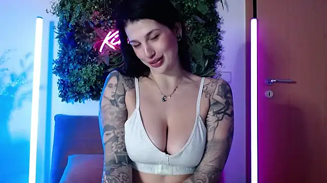 KiraKane1 online show from January 10, 2025, 6:09 am