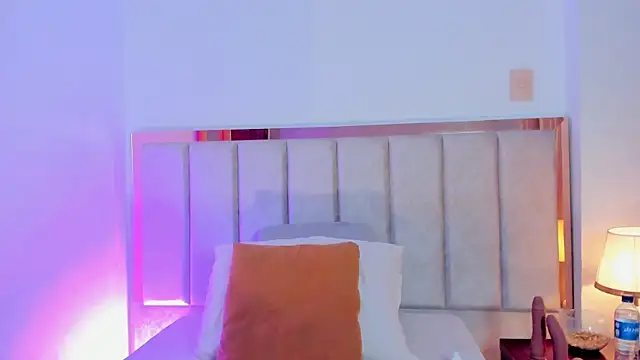 Snapshot of Emilywatsonn chatting on September 10, 2025, 12:31 am Emilywatsonn online show from September 10, 2025, 12:31 am