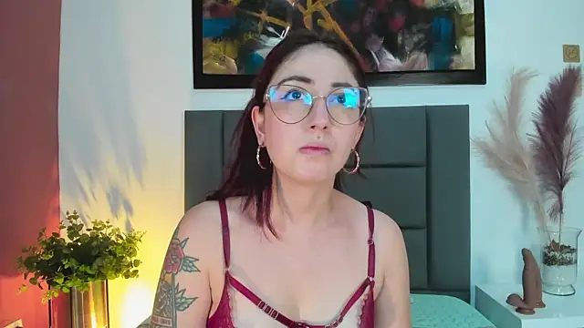 Snapshot of Emilywatsonn chatting on September 16, 2025, 12:22 am Emilywatsonn online show from September 16, 2025, 12:22 am