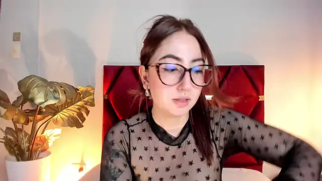 Snapshot of Emilywatsonn chatting on October 29, 2025, 9:58 pm Emilywatsonn online show from October 29, 2025, 9:58 pm