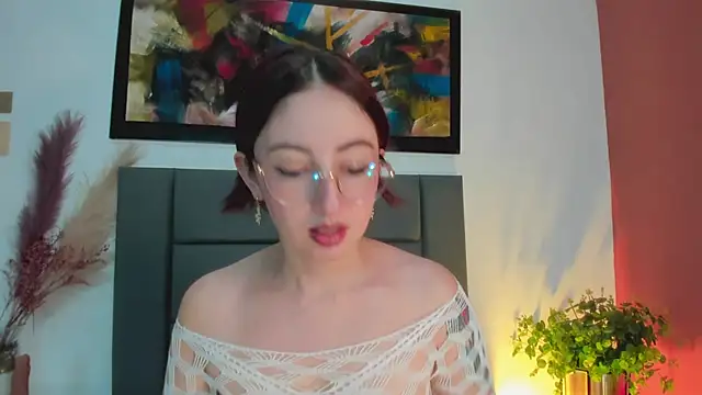 Snapshot of Emilywatsonn chatting on March 14, 2025, 12:21 am Emilywatsonn online show from March 14, 2025, 12:21 am