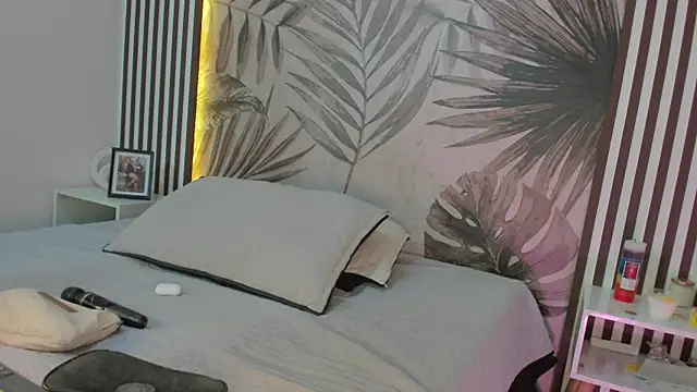 Snapshot of Samaantha-White chatting on September 21, 2025, 11:48 am Samaantha-White online show from September 21, 2025, 11:48 am