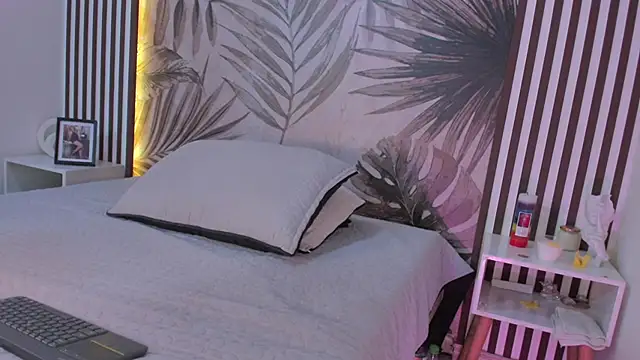 Snapshot of Samaantha-White chatting on September 23, 2025, 11:28 am Samaantha-White online show from September 23, 2025, 11:28 am