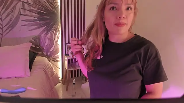 Samaantha-White online show from April 8, 2026, 11:44 am