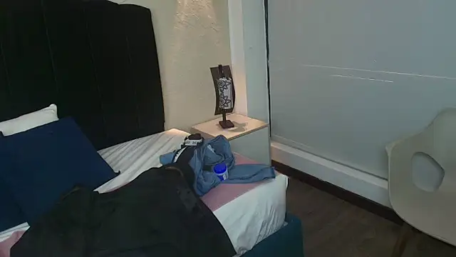 Snapshot of Ambarross chatting on September 18, 2025, 7:17 pm Ambarross online show from September 18, 2025, 7:17 pm