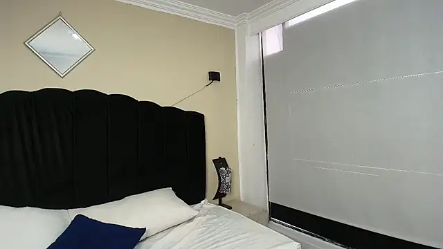 Snapshot of Ambarross chatting on October 16, 2025, 7:55 pm Ambarross online show from October 16, 2025, 7:55 pm