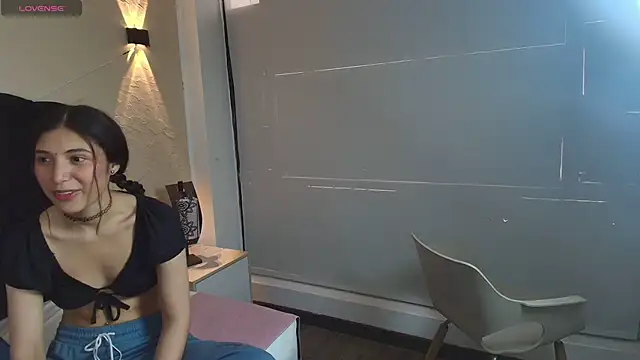 Snapshot of Ambarross chatting on September 19, 2025, 7:29 pm Ambarross online show from September 19, 2025, 7:29 pm