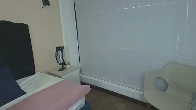 Snapshot of Ambarross chatting on September 25, 2025, 7:42 pm Ambarross online show from September 25, 2025, 7:42 pm