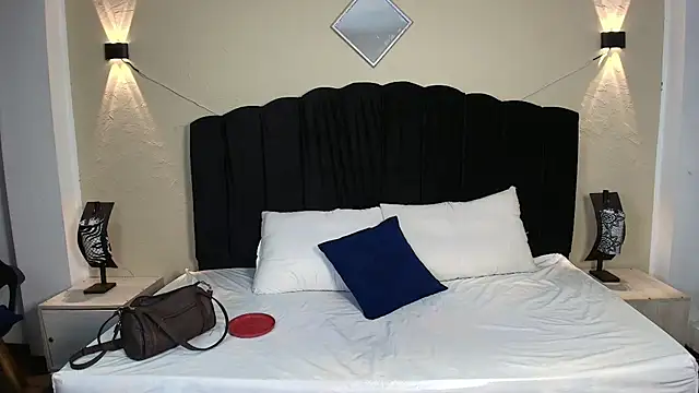 Snapshot of Ambarross chatting on October 14, 2025, 7:36 pm Ambarross online show from October 14, 2025, 7:36 pm