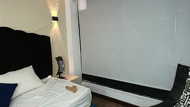 Snapshot of Ambarross chatting on October 15, 2025, 7:22 pm Ambarross online show from October 15, 2025, 7:22 pm