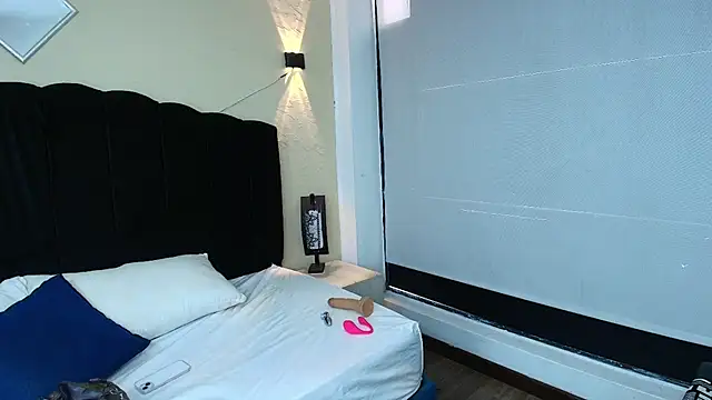 Snapshot of Ambarross chatting on October 20, 2025, 7:25 pm Ambarross online show from October 20, 2025, 7:25 pm