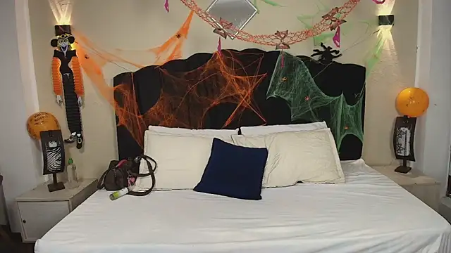 Snapshot of Ambarross chatting on October 24, 2025, 7:13 pm Ambarross online show from October 24, 2025, 7:13 pm