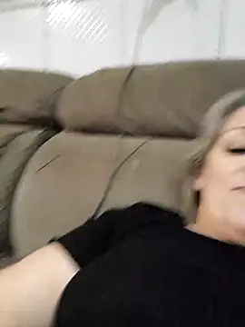 marcialoira online show from November 5, 2025, 10:57 pm